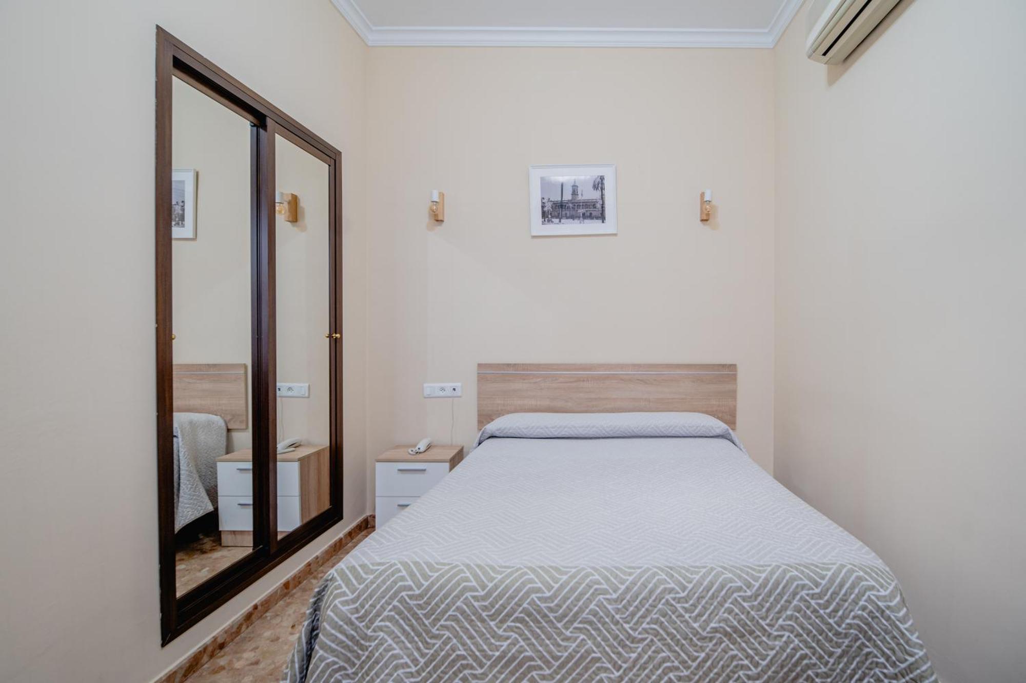 Hotel Chamizo El Arahal Екстер'єр фото